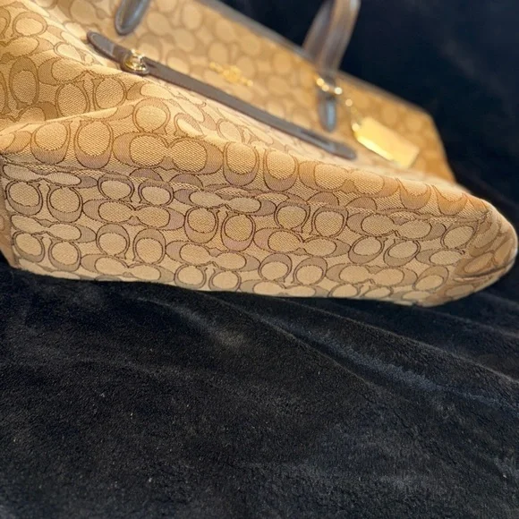 COACH Taylor Tote Bag in Signature Khaki Brown 100% authentic! - Picture 6 of 15